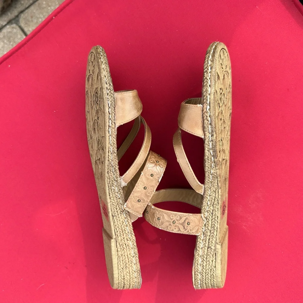 Cloudwalkers Kimmy Brown and Tan Strappy flat Sandals slip-on women's size 12W